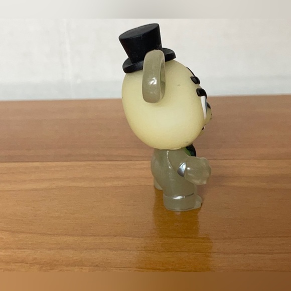 Five nights at freddy's Glow In The Dark Freddy Collectable Toy Figure 2016 - Picture 2 of 8